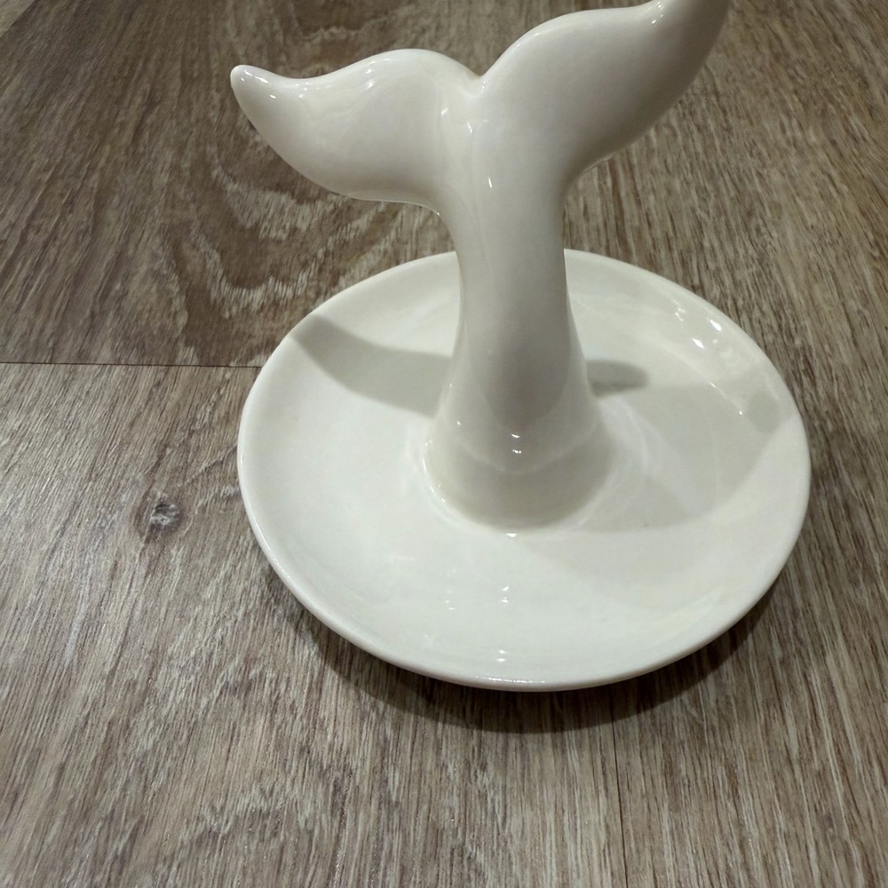 White Whale Tail Jewelry Holder